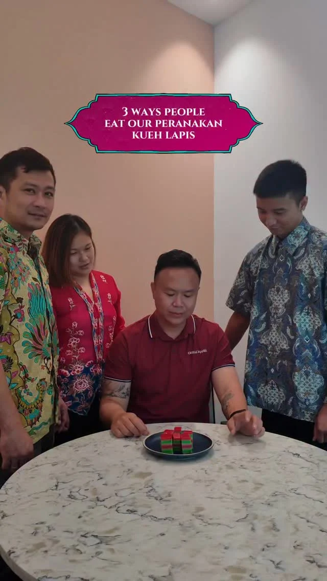 There’s no right or wrong way to eat our Peranakan Kueh Lapis, as long as it tastes good, you’re doing it right 😛

If this sounds like you, tag a friend who eats it just like you!

#ChilliManis #Peranakan #ManisExperience #kueh #rainbowlayercake #rainbowlapis